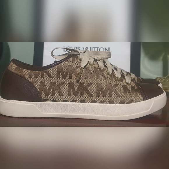 EUC Michael Kors City Sneakers - Picture 1 of 7